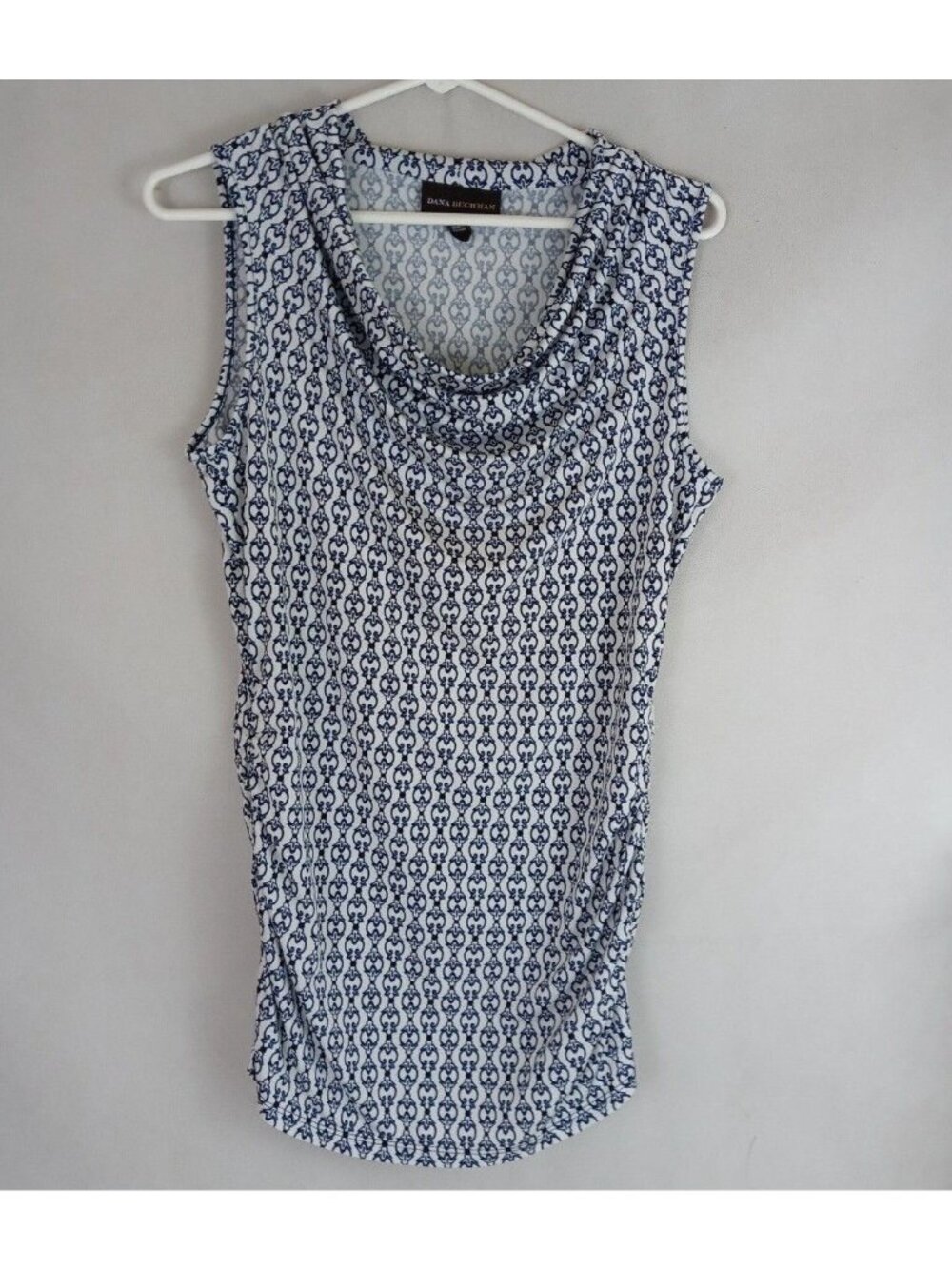 Dana Buchman Women's Scoop Neck Blouse With Beautiful Design Size Small